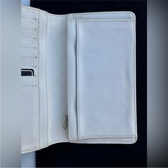 Chanel Diamond Stitch Quilted Wallet White Silver with Holo, Card and Box - EUC - Picture 9 of 14